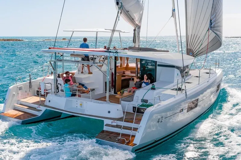 Катамаран Lagoon 42 Silver Moon